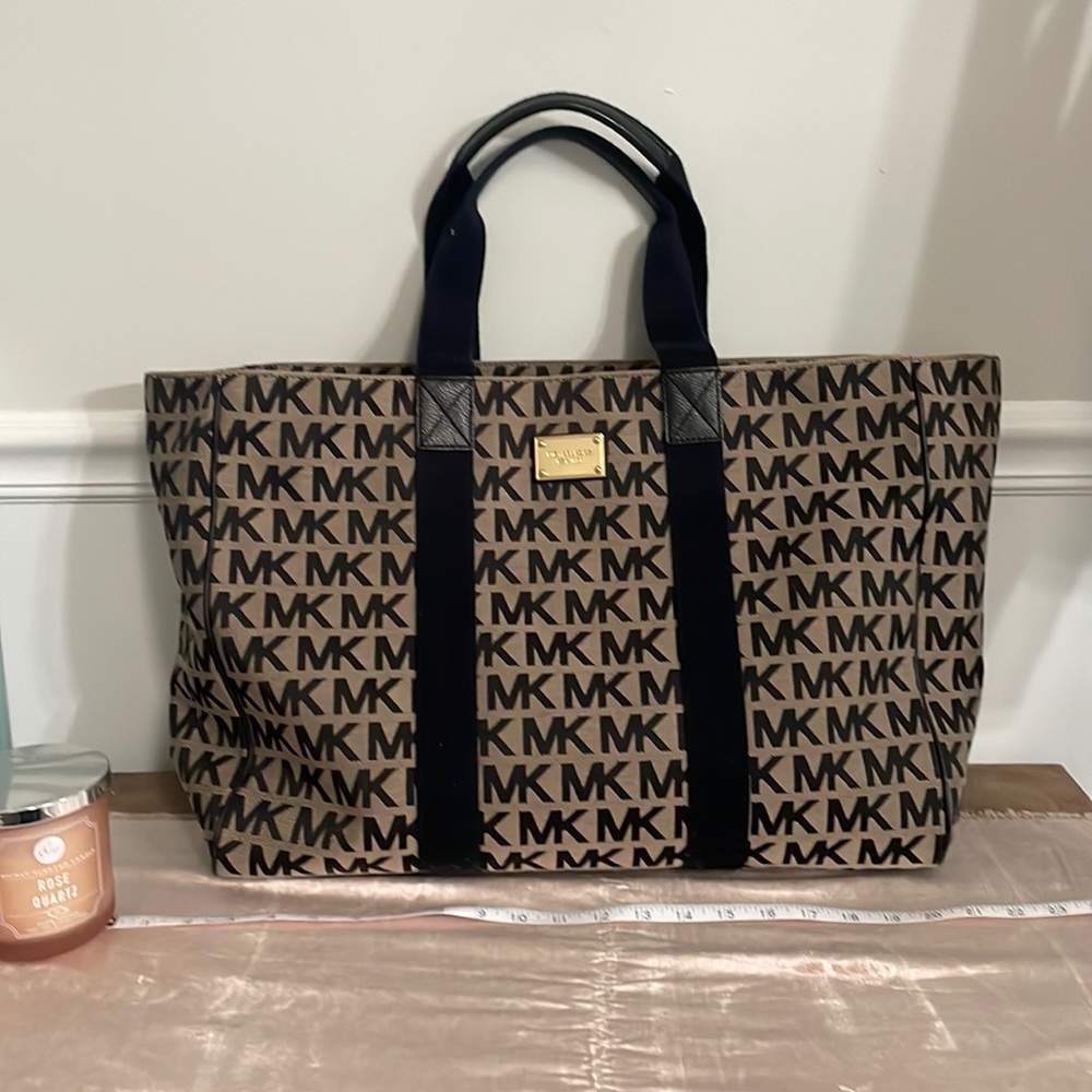 Michael Kors MK Signature Weekend / Travel / Gym Bag - BLACK LOGO